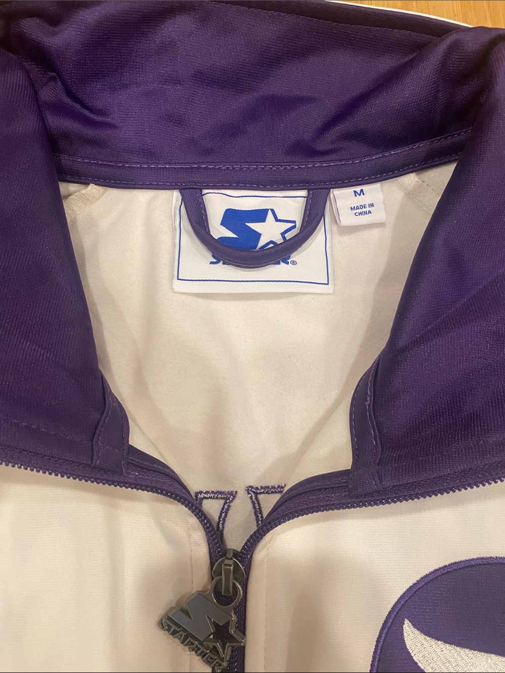 NWOT Men’s Minnesota Vikings zip up sweater. Size medium. - Picture 3 of 3